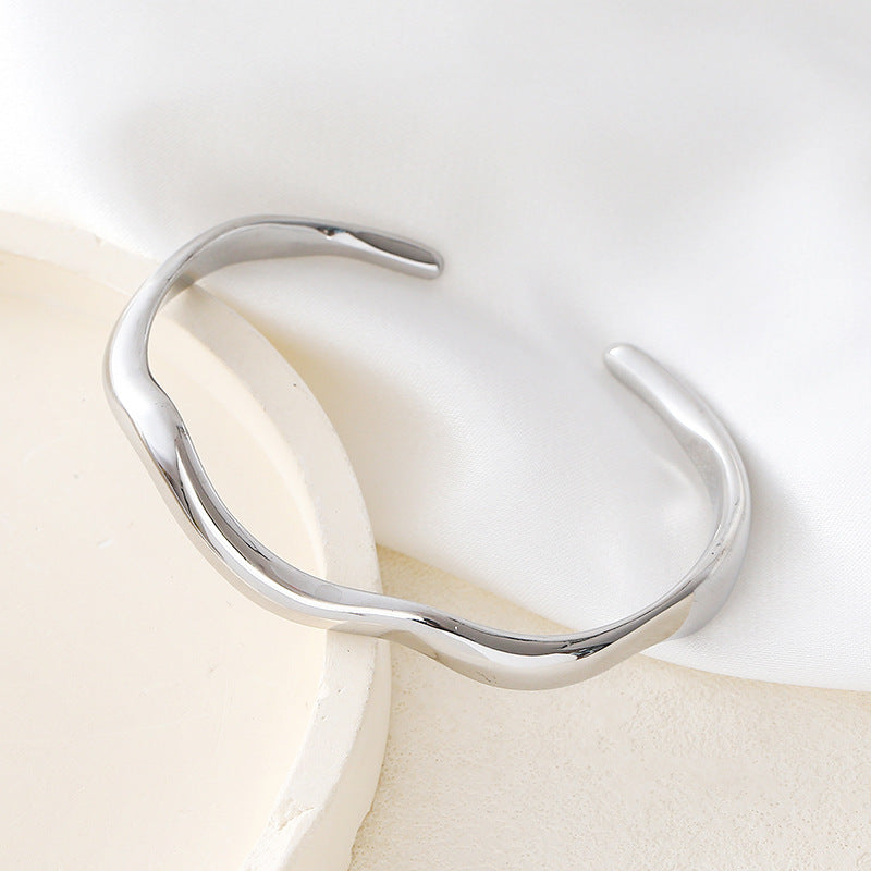 Pulsera de Acero Inoxidable con Diseño de Olas